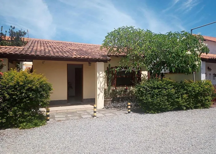 Casa no Condomínio Coqueiral